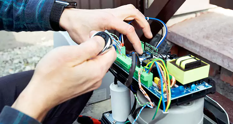 Automatic Driveway Gate Repair in Land O' Lakes, FL